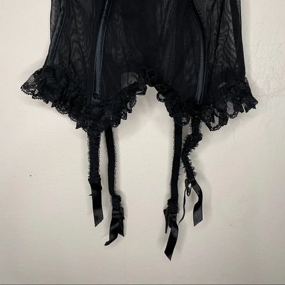 Victoria’s Secret lace trim Bustier & garder strap - Picture 5 of 7